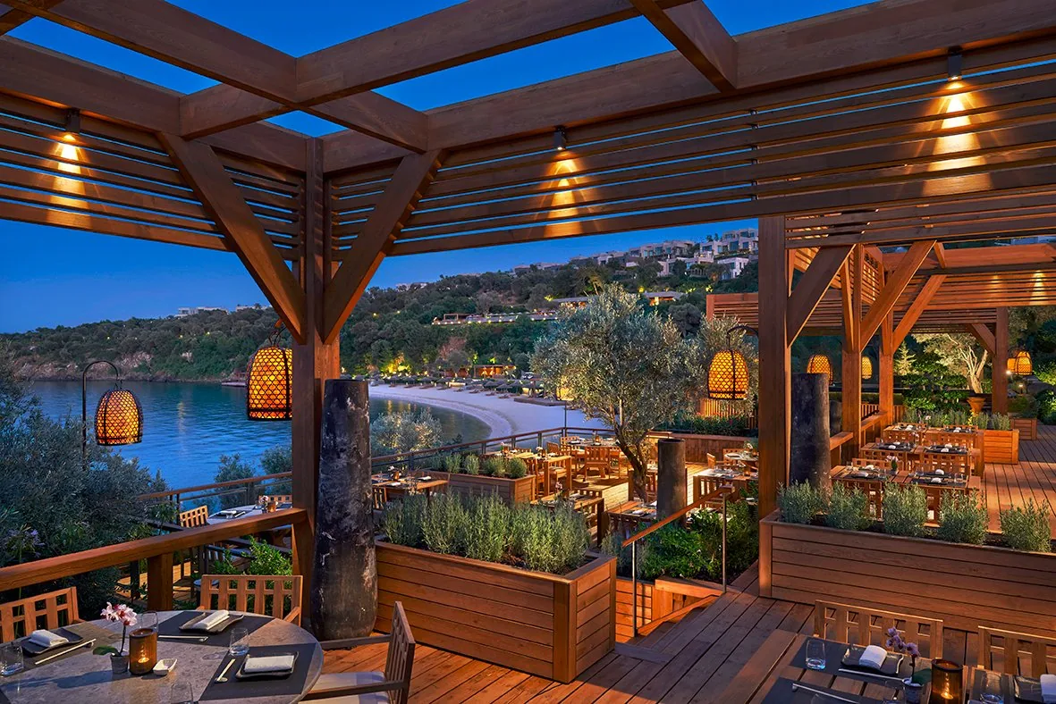 Luxury waterfront restaurant for concierge dining reservations